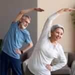 Idosos-fazendo-exercicio-Foto-Magnific