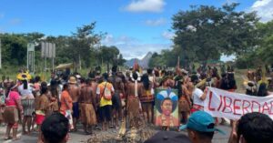 Indigenas-liberam-BR-101-apos-protesto-contra-prisao-de-cacique-Foto-Reproducao-Radar-News-300426