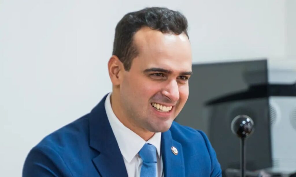 Lucas-Ribeiro-Foto-Divulgacao-Wikipedia