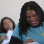 Meninas-adolescentes-na-escola-estudando-Foto-Angelo-Miguel-MEC