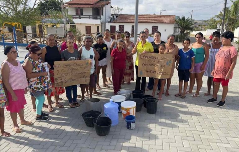 Moradores-da-Matinha-protestam-contra-a-falta-de-agua-1