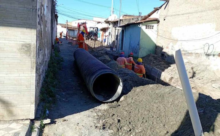 Obras-de-drenagem-no-bairro-Baraunas-em-Feira-de-Santana-Foto-Divulgacao-Seinfra-2
