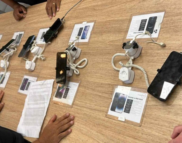 Operacao-fiscaliza-lojas-de-celulares-e-identifica-aparelhos-irregulares-