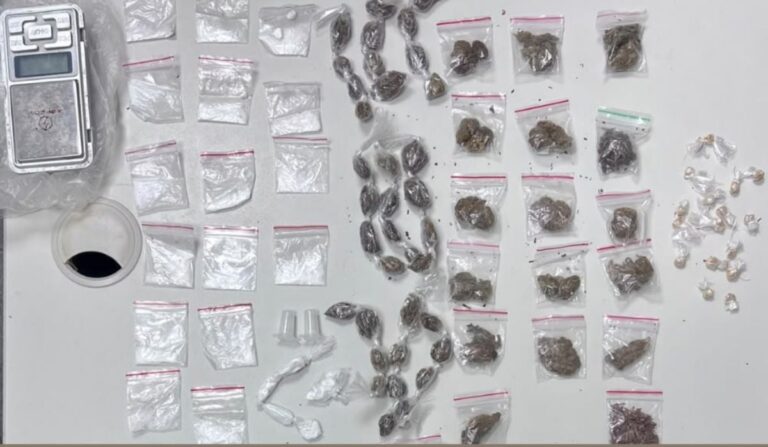 PM-apreende-maconha-cocaina-e-crack-em-Feira-de-Santana-foto-Divulgacao-