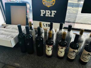 PRF-apreende-cigarros-eletronicos-e-medicamento-de-origem-estrangeira-na-BR-116-Foto-PRF-151026