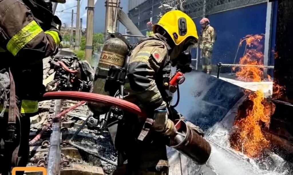 Piloto-morre-apos-queda-de-aviao-em-area-do-Metro-de-Belo-Horizonte-Foto-bombeirosmg-Instagram
