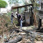 Sesp-elimina-focos-remanescentes-de-incendio-na-Feirinha-da-Estacao-Foto-Gabriel-Calazans-2-091026