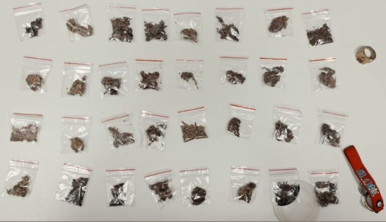Suspeito-de-trafico-e-conduzido-a-delegacia-com-32-porcoes-de-maconha-Foto-Reproducao-Peto-6502