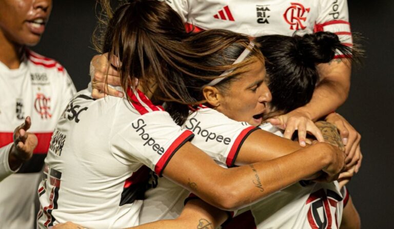jogadora-futebol-feminino-Flamengo-atletas-Paula-Reis-CRF